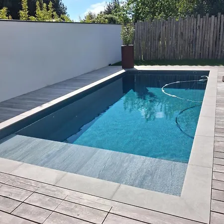 Contemporaine Avec Piscine Chauffee A فيلة *