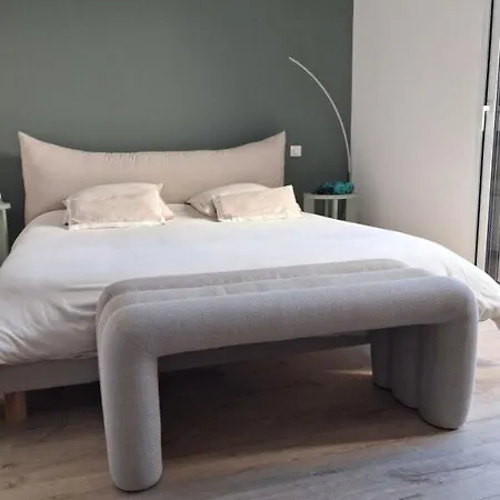 Contemporaine Avec Piscine Chauffee A *