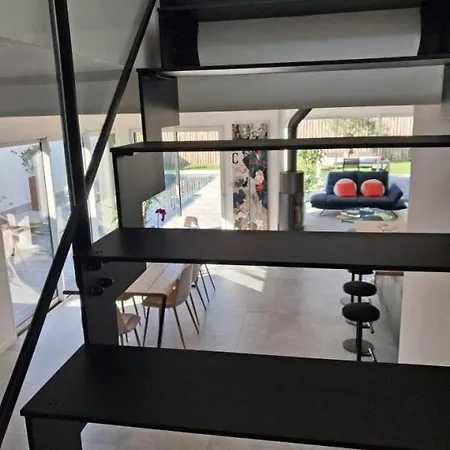 Contemporaine Avec Piscine Chauffee A Guérande