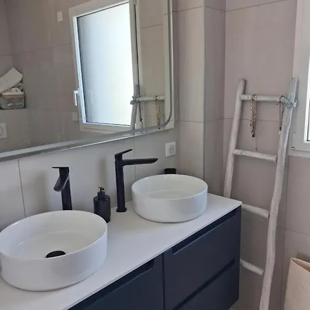 Contemporaine Avec Piscine Chauffee A فيلة